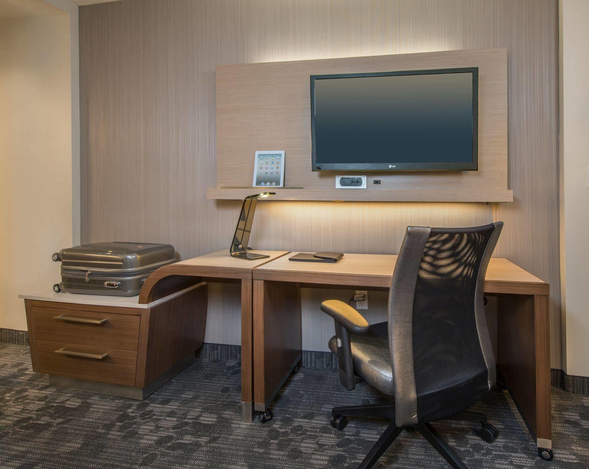 Courtyard By Marriott Intercontinental Airport Houston